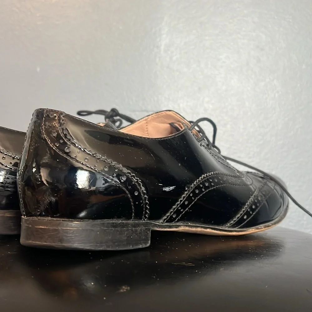 J.Crew Ludlow tuxedo oxfords in patent leather, color is black, size 8 1/2